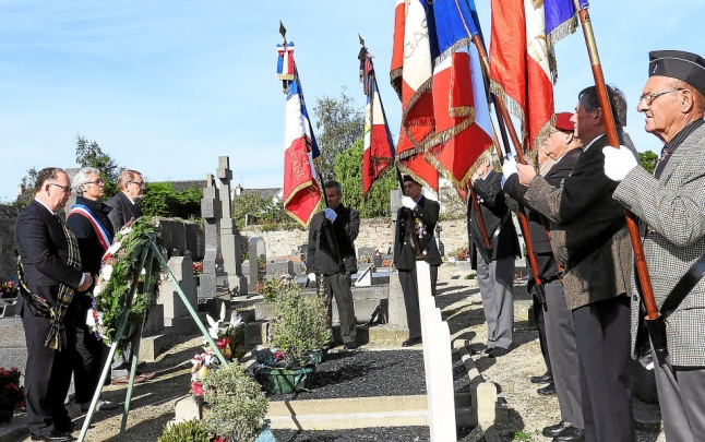 Mayor Plougasnou cemetery.jpg